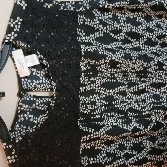 Ann Taylor Loft Sleevless Blouse - Picture 6 of 7